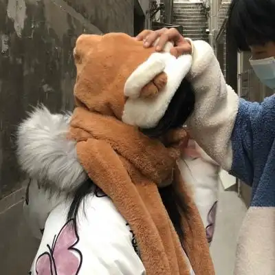 情侣头像超甜摸头杀高清摸头情侣头像一对两张真人图片