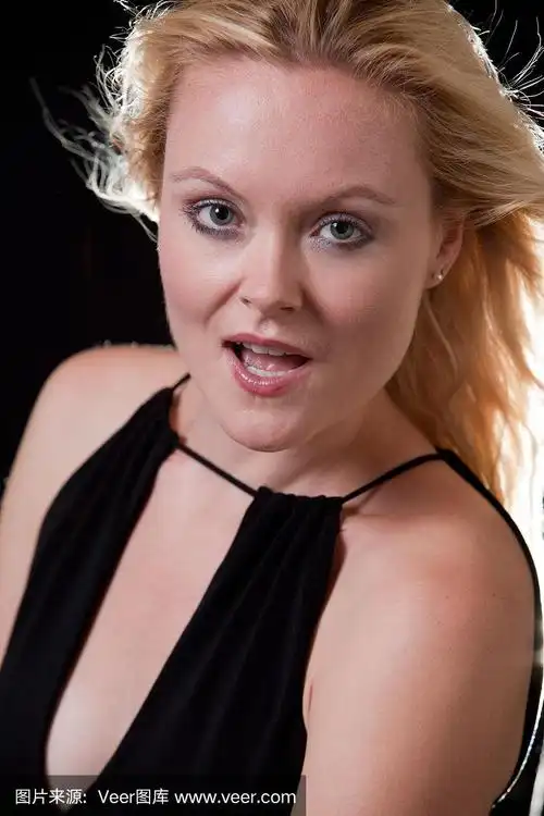 美丽的三十白种人金发女人