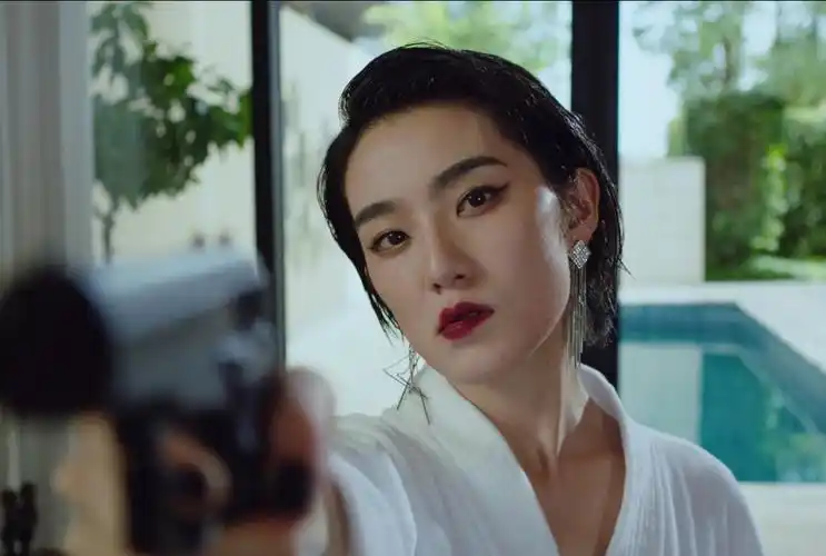 低调开播,"港味"十足的《绝密追击》,竟摸到了网大的天花板?