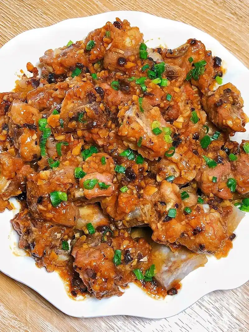 香芋蒸排骨.排骨嫩滑入味,香芋特别粉糯,搭配在一起真的太香了 - 抖音