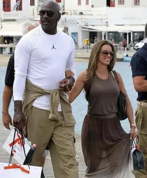 科比遗孀瓦妮莎嫁给了乔丹还怀了乔丹的孩子造谣之人心不疼吗