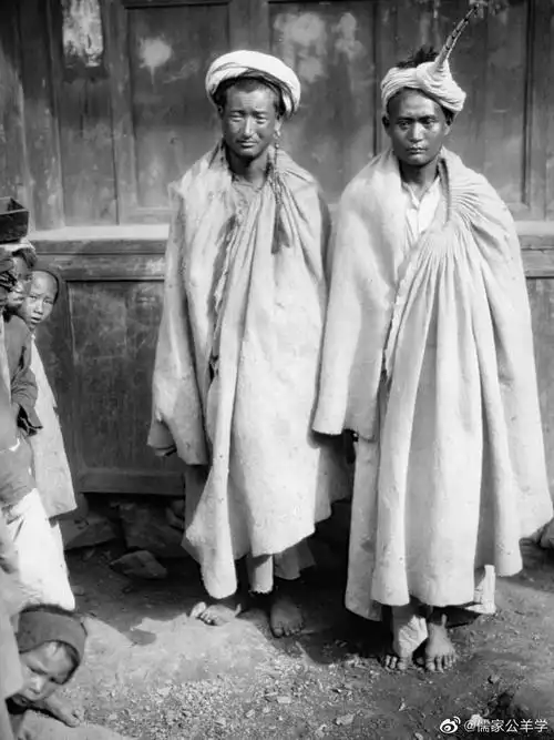 彝族社会中最为悲惨的,就是被掠卖入彝区的汉族奴隶,他们就是土司和黑