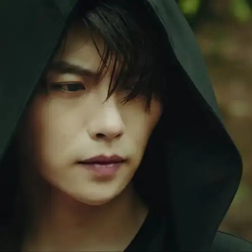 终极笔记里小哥的扮演者肖宇梁是唯一砸过两次新月饭店的人了!