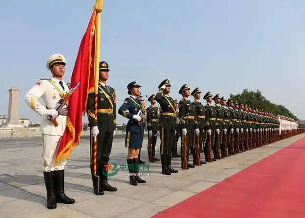 三军仪仗队着新式礼宾服担负仪仗司礼任务