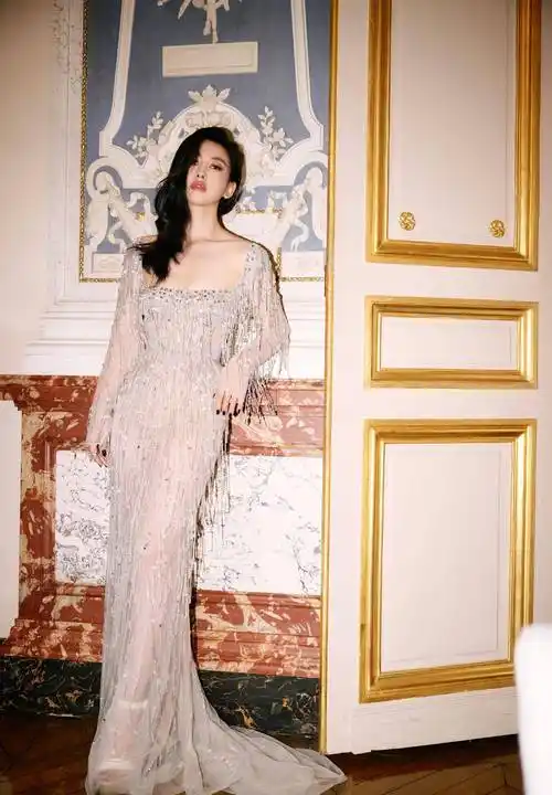 朱珠大胆挑战透视裙,身材曼妙醒目_时尚_魅力十足_照片