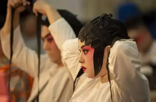 行摄淡妆浓抹总相宜感受粤剧妆身的独特魅力