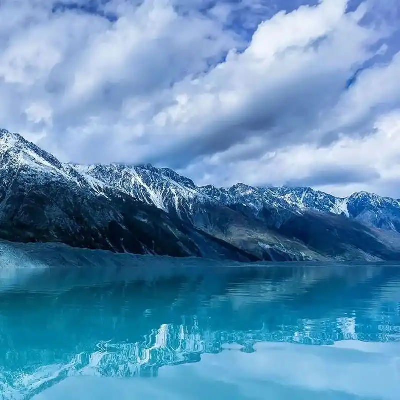 湖蓝色的图片  湖蓝色我真是太爱了!