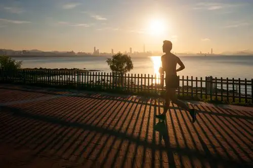 深圳湾公园,清晨,晨跑的人.