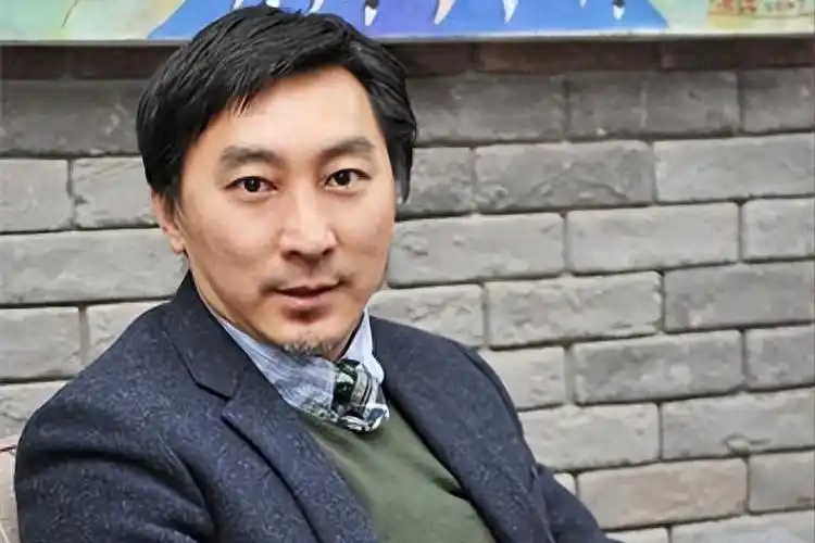 华谊兄弟总经理赵磊是该公司的大股东,持有40%的股份.