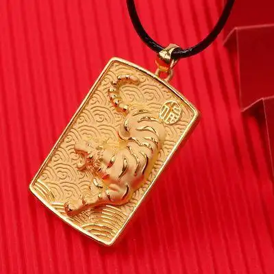 喜伴珠宝硬金老虎吊坠黄金足金生肖方牌项链挂坠颈饰