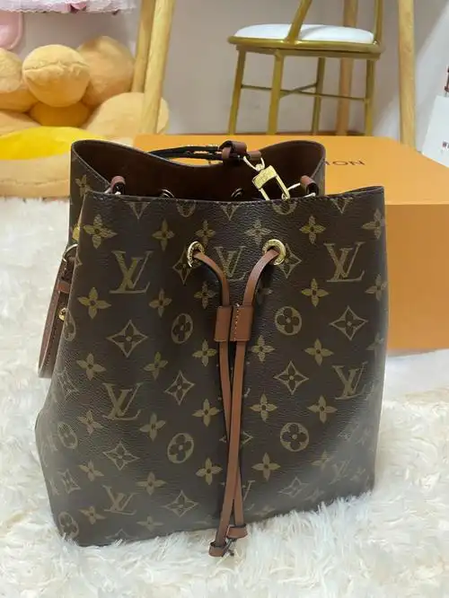 开森～送上一张老公的上身照#lv焦糖色水桶包  #lv水桶  #lv  #通勤