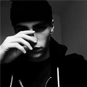 欧美黑白男头像图片