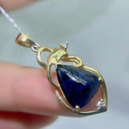 18k金豪华镶嵌天然蓝宝石大水滴吊坠