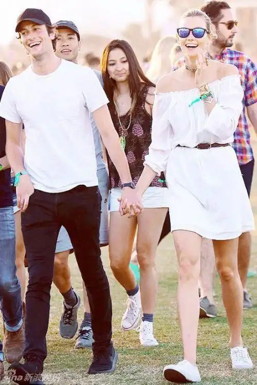 他们平均身高185 ,一双大长腿一个深情的眼神虐尽天下屌丝单身狗.