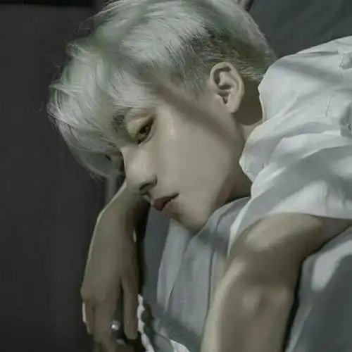 网易云伤感头像男