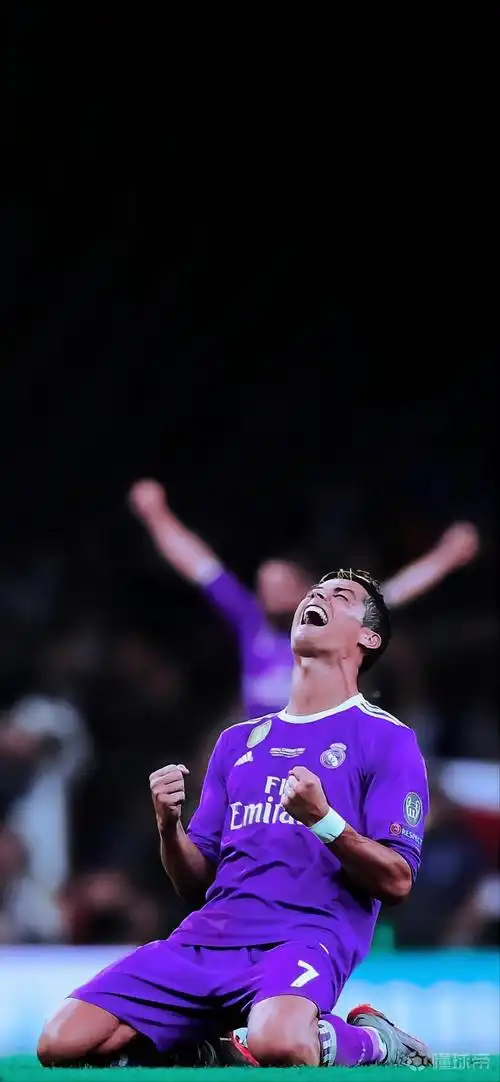 总裁皇马时期壁纸合集!第一期 c罗 竖屏|皇家马德里|c罗|懂球帝