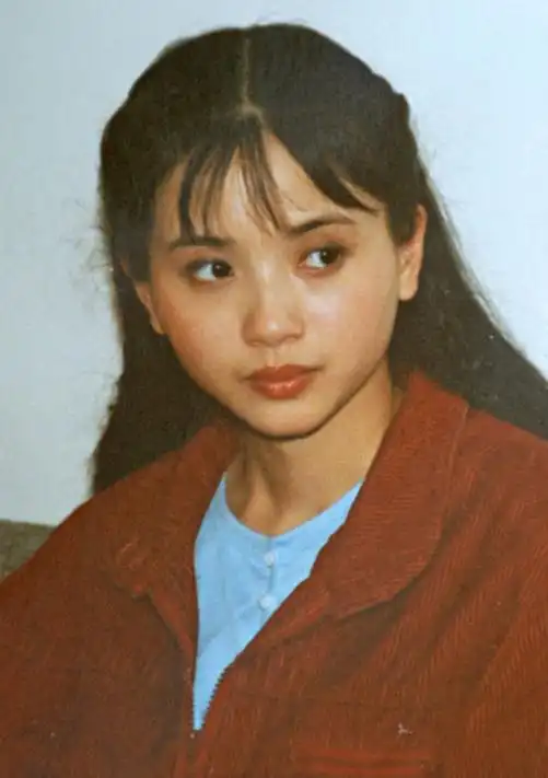 演员陶慧敏:嫁初恋老公恩爱几十年,婚后生一女一家三口和和美美