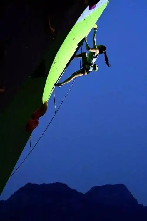 直播丨泰山攀岩的挑战者们