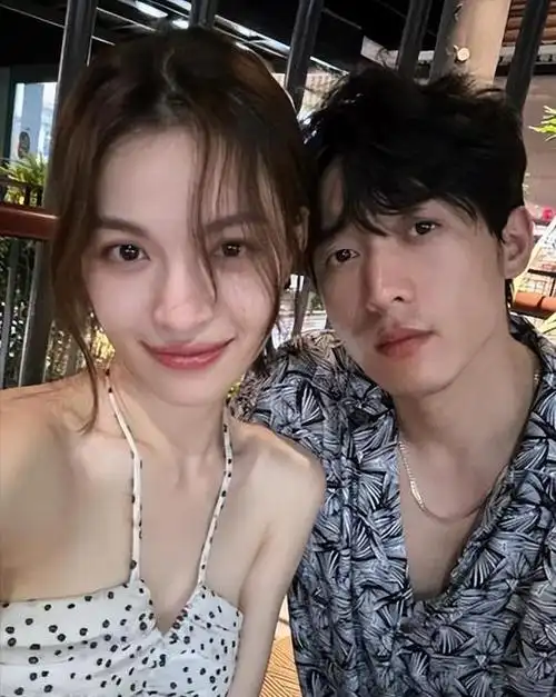 钟楚曦晒假期库存照,性感身材抢镜,网友:这不得把侯雯元迷死|名模