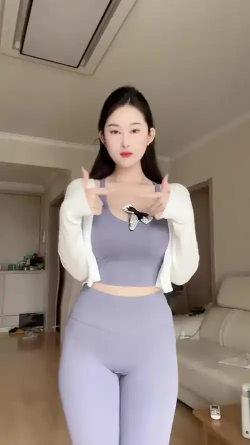 是我喜欢的紫色!#性感可爱 #微胖女生 #气质美女