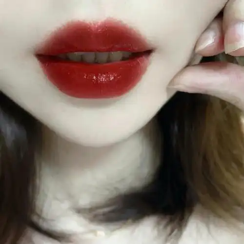 ysl1966可以说是口红界的奥黛丽赫本了吧