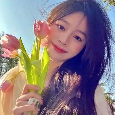 女生干净气质简单的头像图片