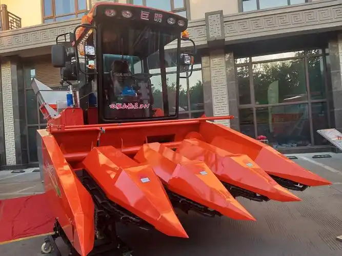 巨明山地王.四行四驱玉米机