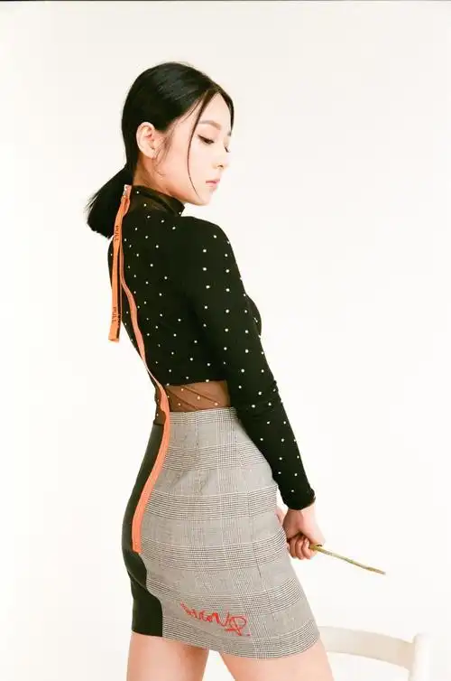 heidi李静仪亲自演绎hbx街头造型特辑