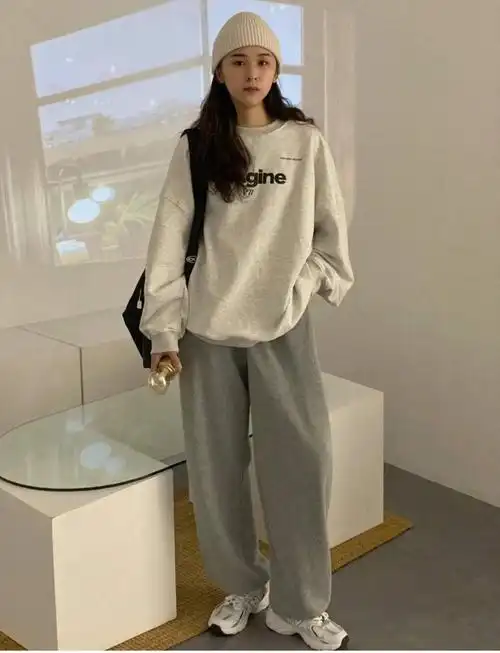 白色卫衣搭什么裤子最好看