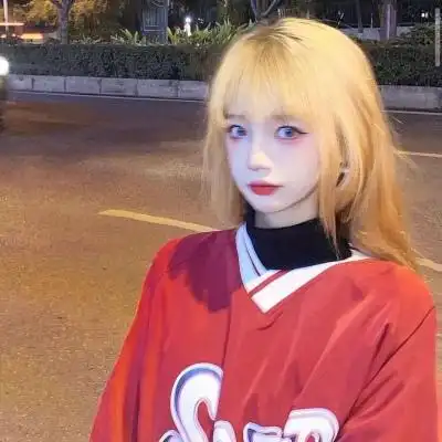 女生头像频道提供更多与黄发,黄头发,染发相关的头像图片挑选下载