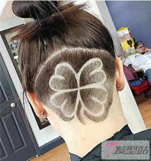 女生后脑勺雕刻发型酷炫吸睛你最潮