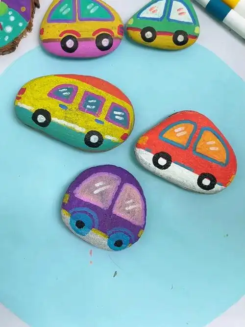 画几辆可爱的小车,生动又有趣  #幼儿园手工   #石头画     #创意美术