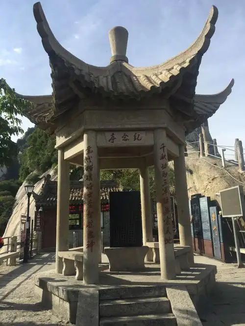 2020年9月16日,时隔26年再上华山,物非人是,北峰云台上,中峰玉女峰,东