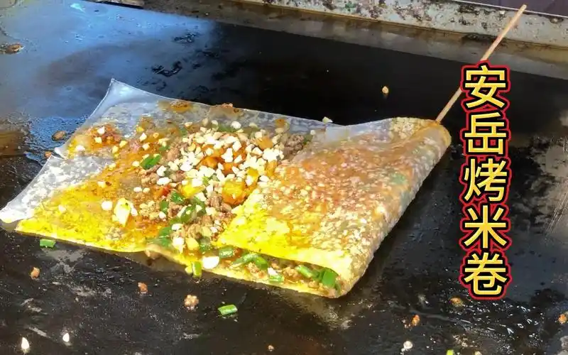 安岳烤米卷,洁白如玉的米卷,犹如待铺开的画卷一样