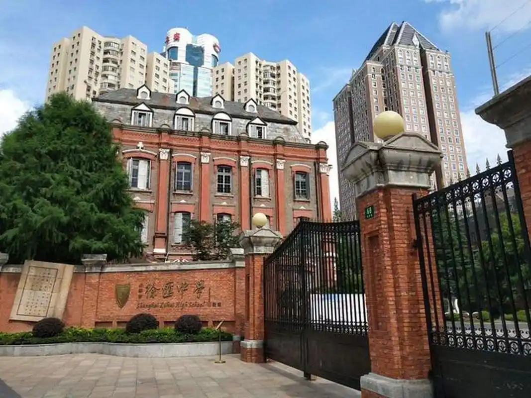 3月27日晚,上海市徐汇中学网站发布情况通报:关于网传2023年3月22日我