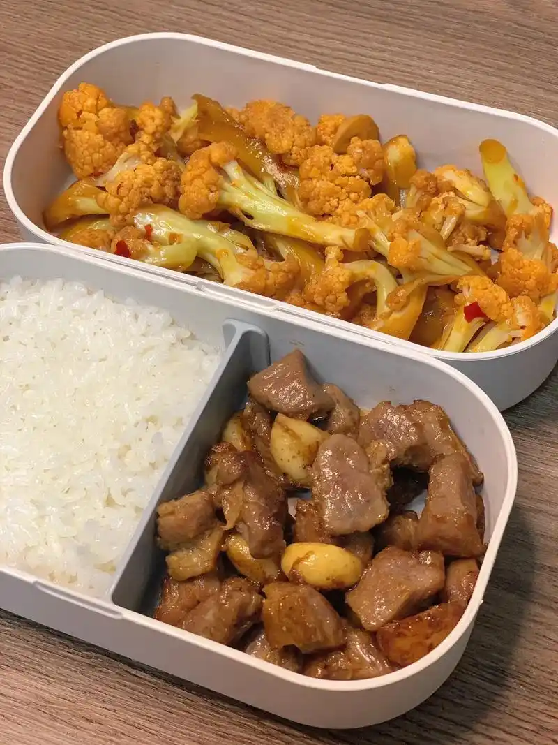 一人食午餐便当11.590上班族带饭不发.我终于做成牛肉粒啦 - 抖音