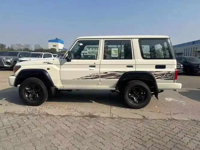 2022款丰田酷路泽lc76天津港现车特惠