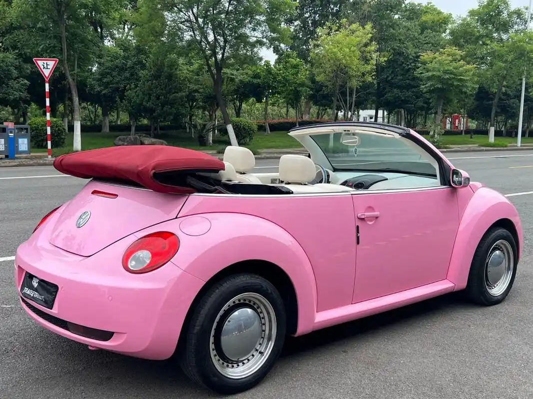大众甲壳虫敞篷 售价:9左右 09年上牌大众甲壳虫敞篷 复古型 原车黑色