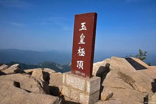 平顶山尧山景区,每周三定为旅游日,向游客免费一年
