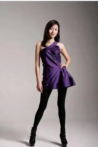 图万绮雯马小玲短裙大长腿自爆泳装只给老公看