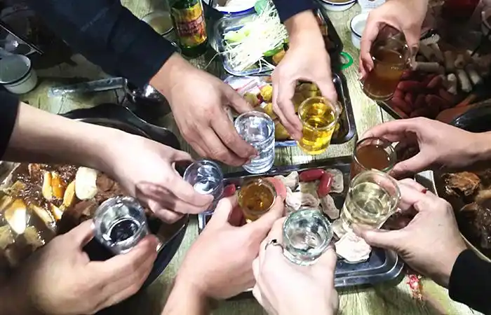 喝白酒时,是高度酒好还是低度酒好,哪种不伤身体?很多人不知道