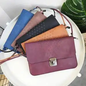 时尚铆钉复古女士小挎包迷你简约斜挎包百搭休闲小号信封包包韩版