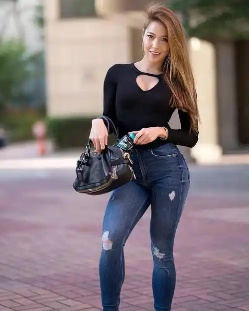 韩国金刚芭比傲人上围搭配沙漏型身材性感与力量感并不冲突