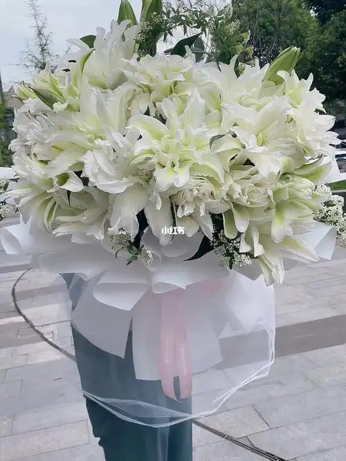 重瓣百合花束