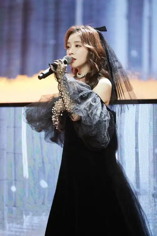 人气越来越高的冯提莫也为b站带来了很多流量,双方