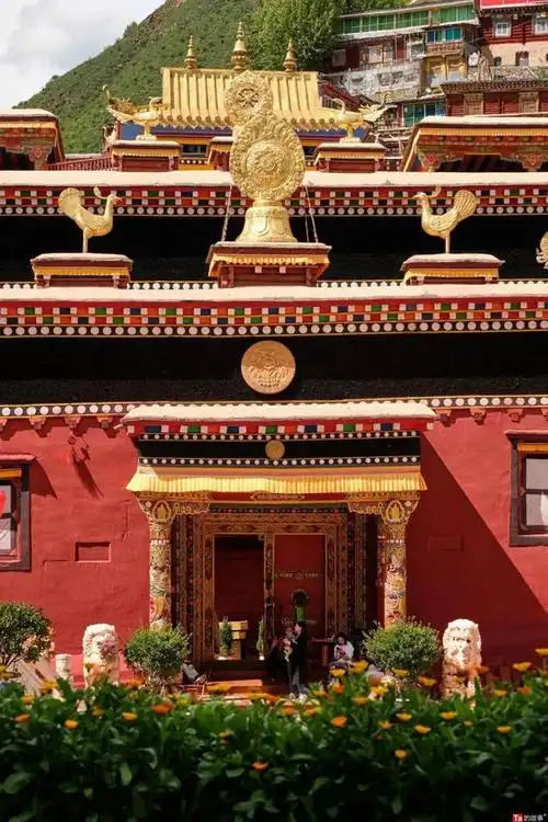 【述】德格印经院,位于德格县城,萨迦派寺庙更庆寺内,堪称西藏文化的