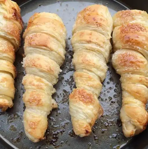 一时有两做的羊角酥