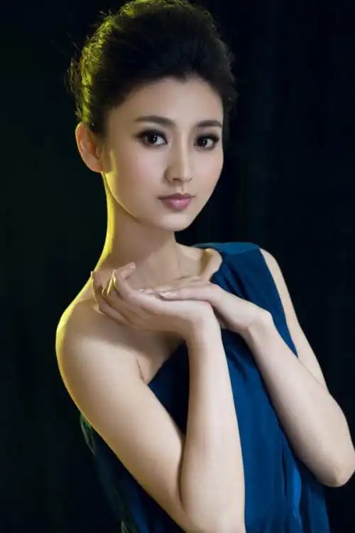 高雅大气很有范的东方美女图片