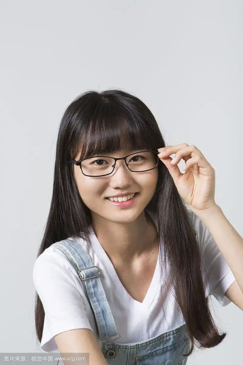 戴眼镜的少女摄影