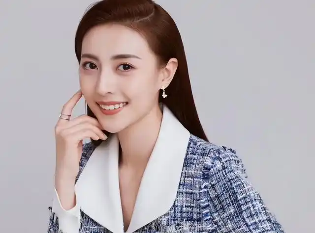 中国大学生考研网:央视美女主持人张舒越,高分考上北大研究生,优秀的